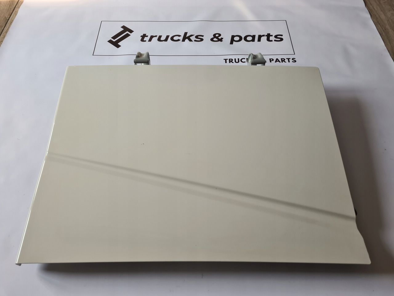 VOLVO KLAPA SCHOWKA DRZWICZKI ZAWIASY PRAWE KOMPLETNE VOLVO FH 4 FH 5 1103 - Body and exterior for Truck: picture 3 VOLVO KLAPA SCHOWKA DRZWICZKI ZAWIASY PRAWE KOMPLETNE VOLVO FH 4 FH 5 1103 - Body and exterior for Truck: picture 3