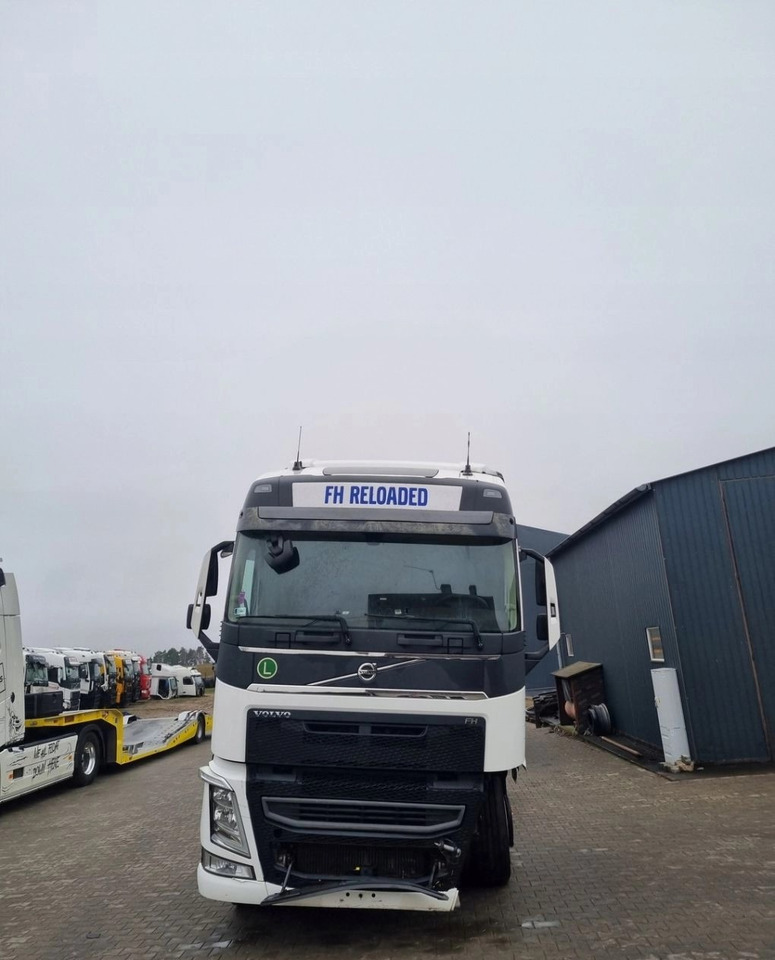 VOLVO KOMPLETNA VOLVO FH 4 EURO 6 GLOBETROTTER - Cab: picture 3 VOLVO KOMPLETNA VOLVO FH 4 EURO 6 GLOBETROTTER - Cab: picture 3