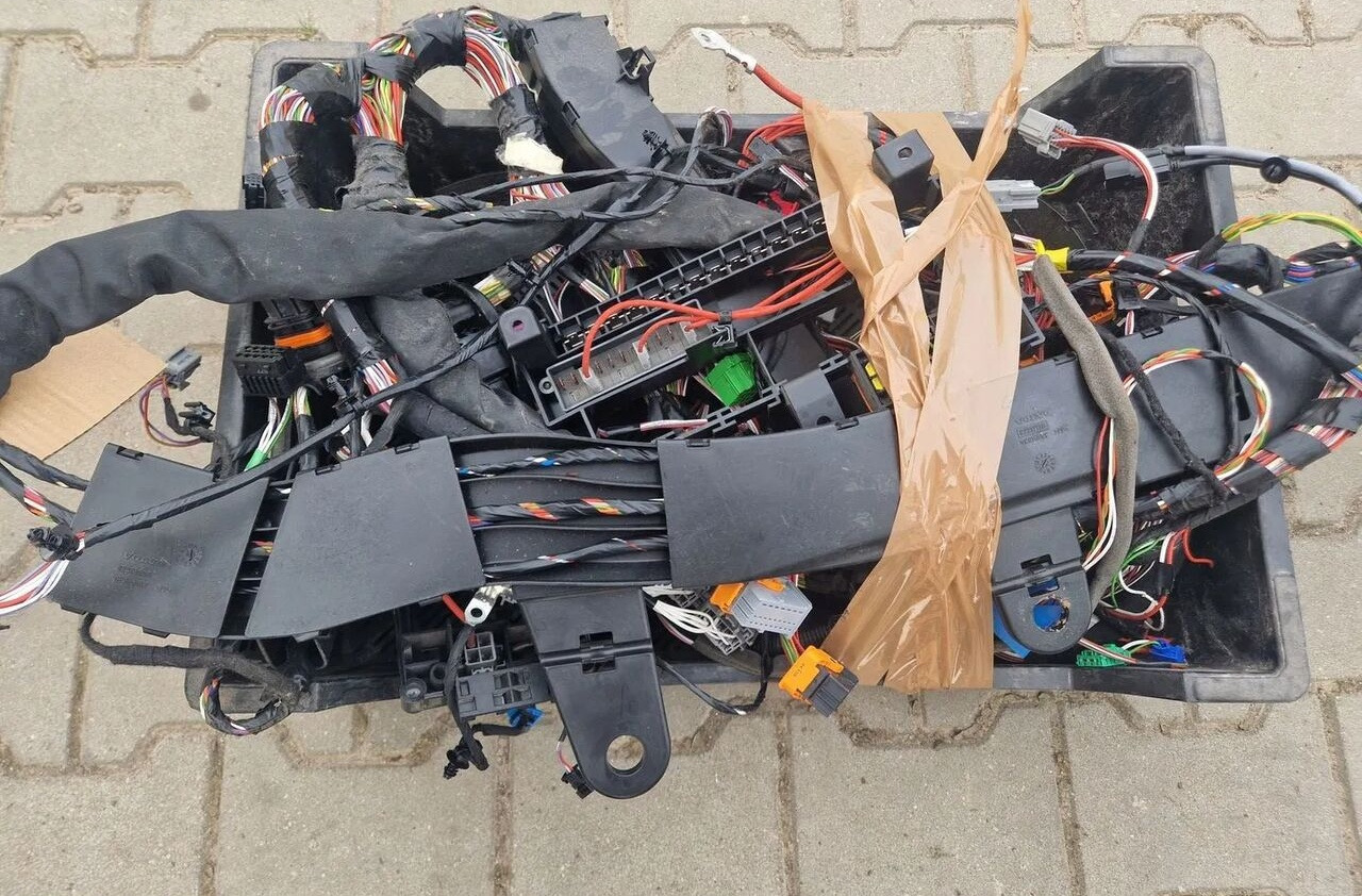 VOLVO WIĄZKA INSTALACJA KABINY KONSOLI DESKA ROZDZIELCZA VOLVO FH 4 LIFT I SAVE - Cables/ Wire harness for Truck: picture 1 VOLVO WIĄZKA INSTALACJA KABINY KONSOLI DESKA ROZDZIELCZA VOLVO FH 4 LIFT I SAVE - Cables/ Wire harness for Truck: picture 1