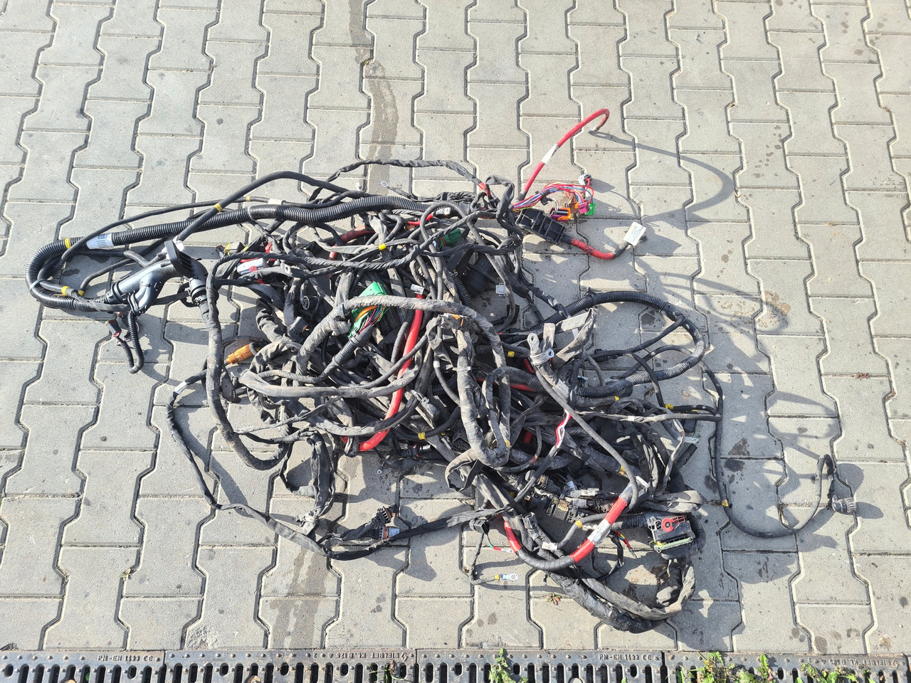 VOLVO WIĄZKA INSTALACJA RAMY VOLVO FH 5 I-SAVE 4x2 2022 ROK - Cables/ Wire harness for Truck: picture 1 VOLVO WIĄZKA INSTALACJA RAMY VOLVO FH 5 I-SAVE 4x2 2022 ROK - Cables/ Wire harness for Truck: picture 1