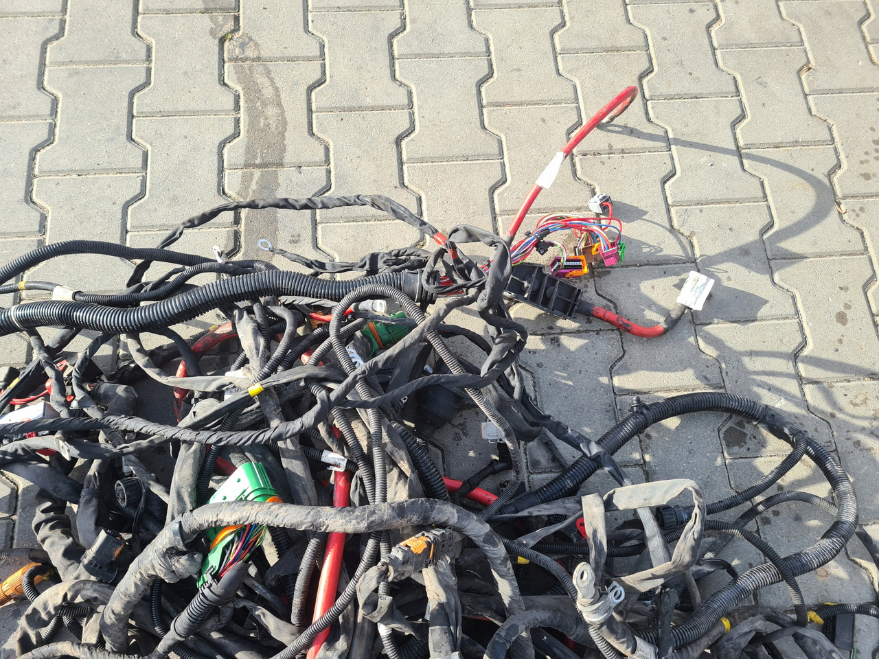 VOLVO WIĄZKA INSTALACJA RAMY VOLVO FH 5 I-SAVE 4x2 2022 ROK - Cables/ Wire harness for Truck: picture 3 VOLVO WIĄZKA INSTALACJA RAMY VOLVO FH 5 I-SAVE 4x2 2022 ROK - Cables/ Wire harness for Truck: picture 3