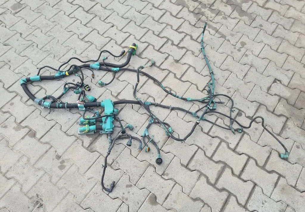 VOLVO WIĄZKA INSTALACJA SILNIKA VOLVO FH 4 FM 4 D13K 22477020 - Cables/ Wire harness for Truck: picture 1 VOLVO WIĄZKA INSTALACJA SILNIKA VOLVO FH 4 FM 4 D13K 22477020 - Cables/ Wire harness for Truck: picture 1