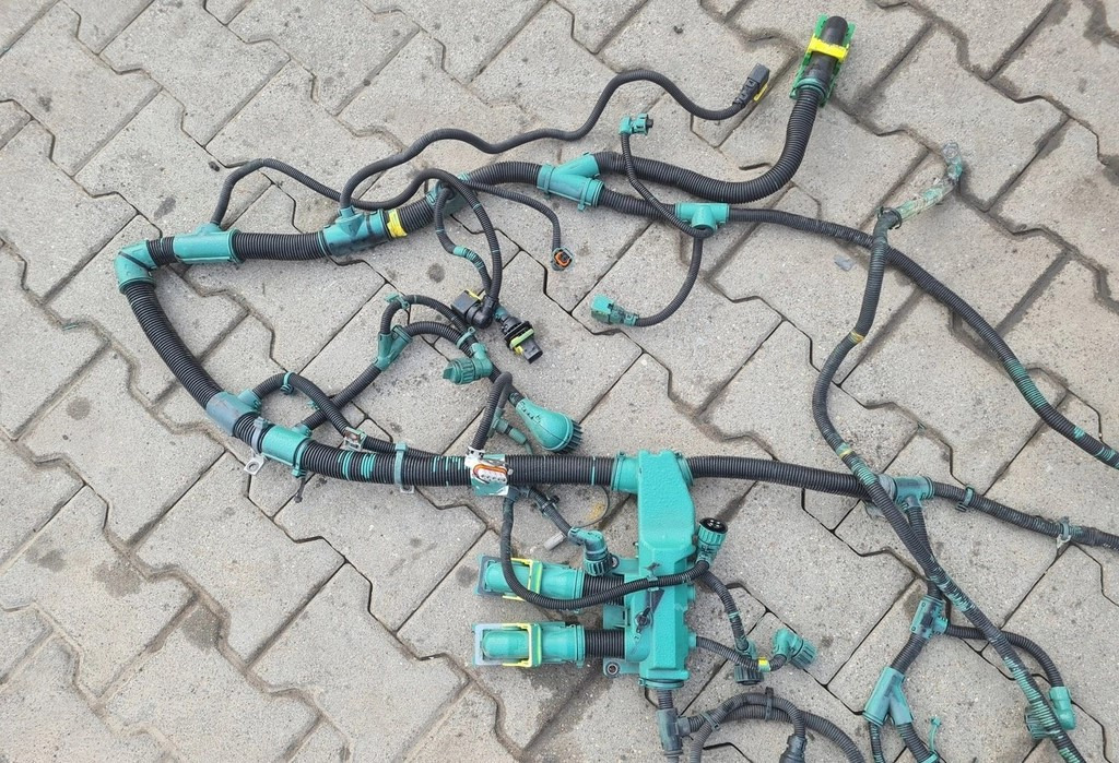VOLVO WIĄZKA INSTALACJA SILNIKA VOLVO FH 4 FM 4 D13K 22477020 - Cables/ Wire harness for Truck: picture 2 VOLVO WIĄZKA INSTALACJA SILNIKA VOLVO FH 4 FM 4 D13K 22477020 - Cables/ Wire harness for Truck: picture 2
