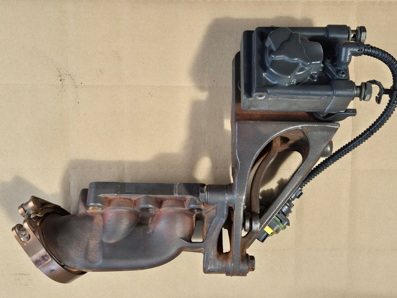 VOLVO ZAWÓR EGR KLAPA EGR RENAULT GAMA EVO TURBO COMPOUND VOLVO FH FM 24328031 - Engine and parts for Truck: picture 2 VOLVO ZAWÓR EGR KLAPA EGR RENAULT GAMA EVO TURBO COMPOUND VOLVO FH FM 24328031 - Engine and parts for Truck: picture 2