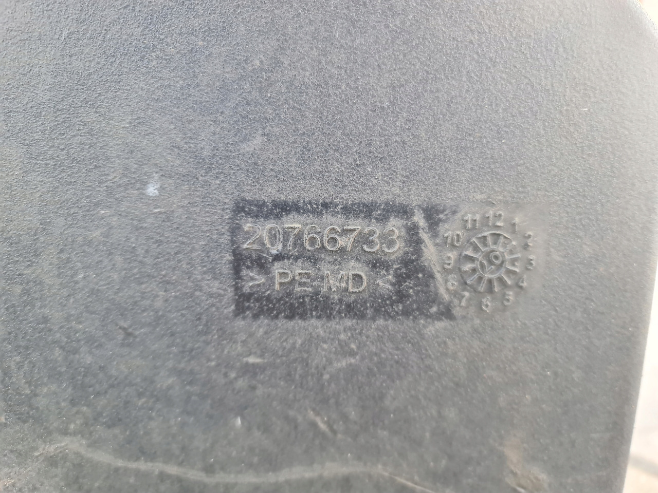 VOLVO ZBIORNIK ADBLUE RENAULT MIDLUM PREMIUM DXI 5 7 VOLVO FL FE - AdBlue tank for Truck: picture 3 VOLVO ZBIORNIK ADBLUE RENAULT MIDLUM PREMIUM DXI 5 7 VOLVO FL FE - AdBlue tank for Truck: picture 3