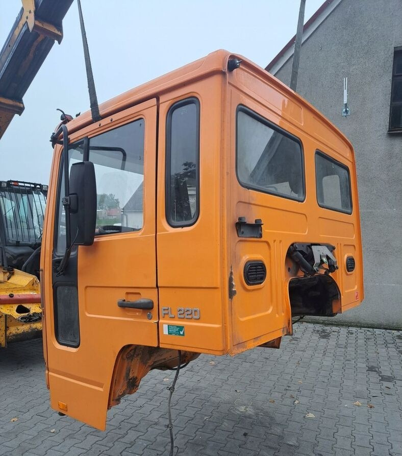 Volvo FL 6 00-06 - Cab for Truck: picture 3 Volvo FL 6 00-06 - Cab for Truck: picture 3