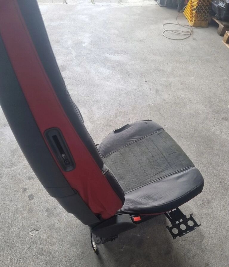 Volvo PNEUMATYCZNY Volvo FH 4 FM 4 AUTOMAT - Seat for Truck: picture 2 Volvo PNEUMATYCZNY Volvo FH 4 FM 4 AUTOMAT - Seat for Truck: picture 2