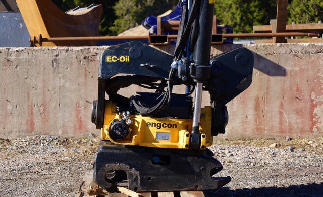 Engcon Engcon EC233S-QS80-SS10 - Tiltrotator: picture 1 Engcon Engcon EC233S-QS80-SS10 - Tiltrotator: picture 1