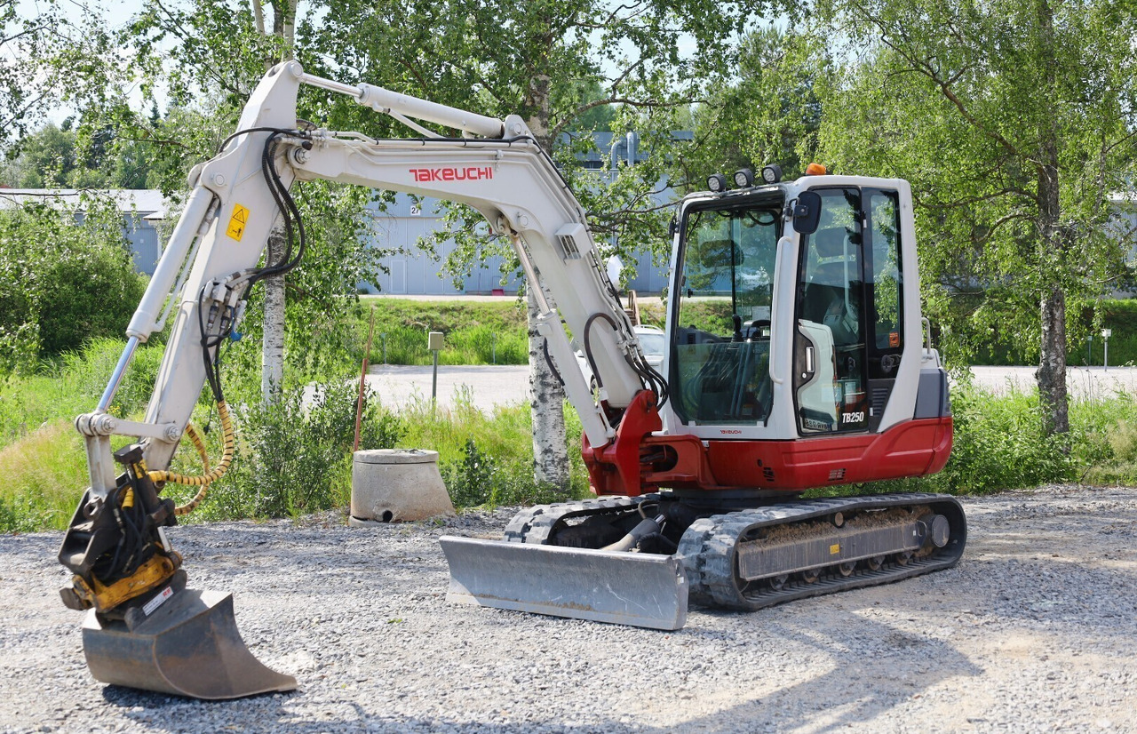 Takeuchi TB250 - Mini excavator: picture 2 Takeuchi TB250 - Mini excavator: picture 2