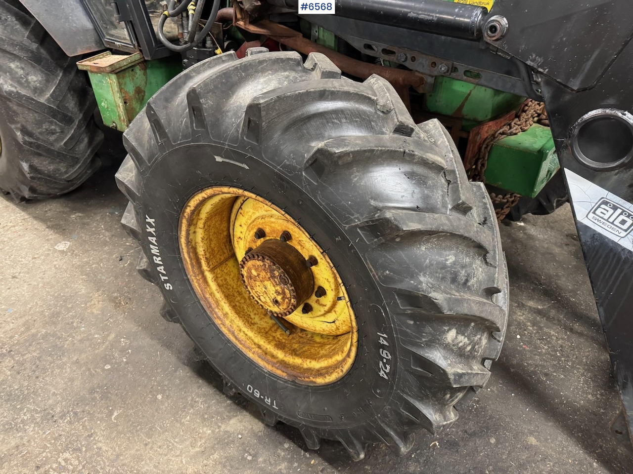 1980 John Deere 2140 w/ front loader. - Farm tractor: picture 5 1980 John Deere 2140 w/ front loader. - Farm tractor: picture 5