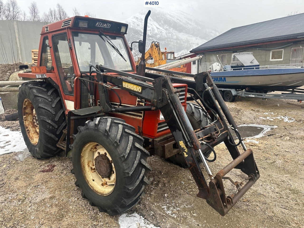 1982 Fiat 780 DT w/ front loader, snow shovel, chains, top link, triangle and extra set of twin wheels. - Farm tractor: picture 3 1982 Fiat 780 DT w/ front loader, snow shovel, chains, top link, triangle and extra set of twin wheels. - Farm tractor: picture 3