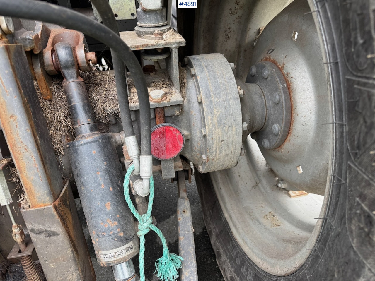 Farm tractor 1993 Massey Ferguson 362: picture 13