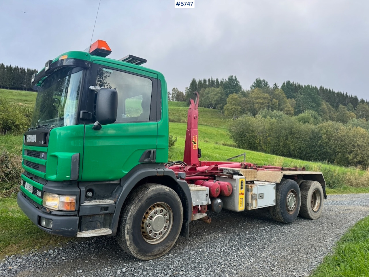 1998 Scania 94D 310 Hook‑truck - Hook lift truck: picture 3 1998 Scania 94D 310 Hook‑truck - Hook lift truck: picture 3