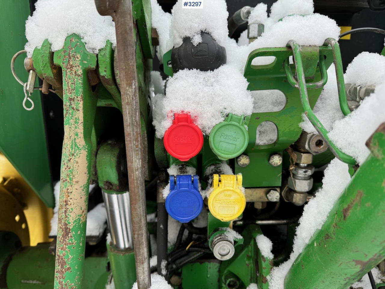 Farm tractor 1999 John Deere 6210 SE with Front Loader: picture 18