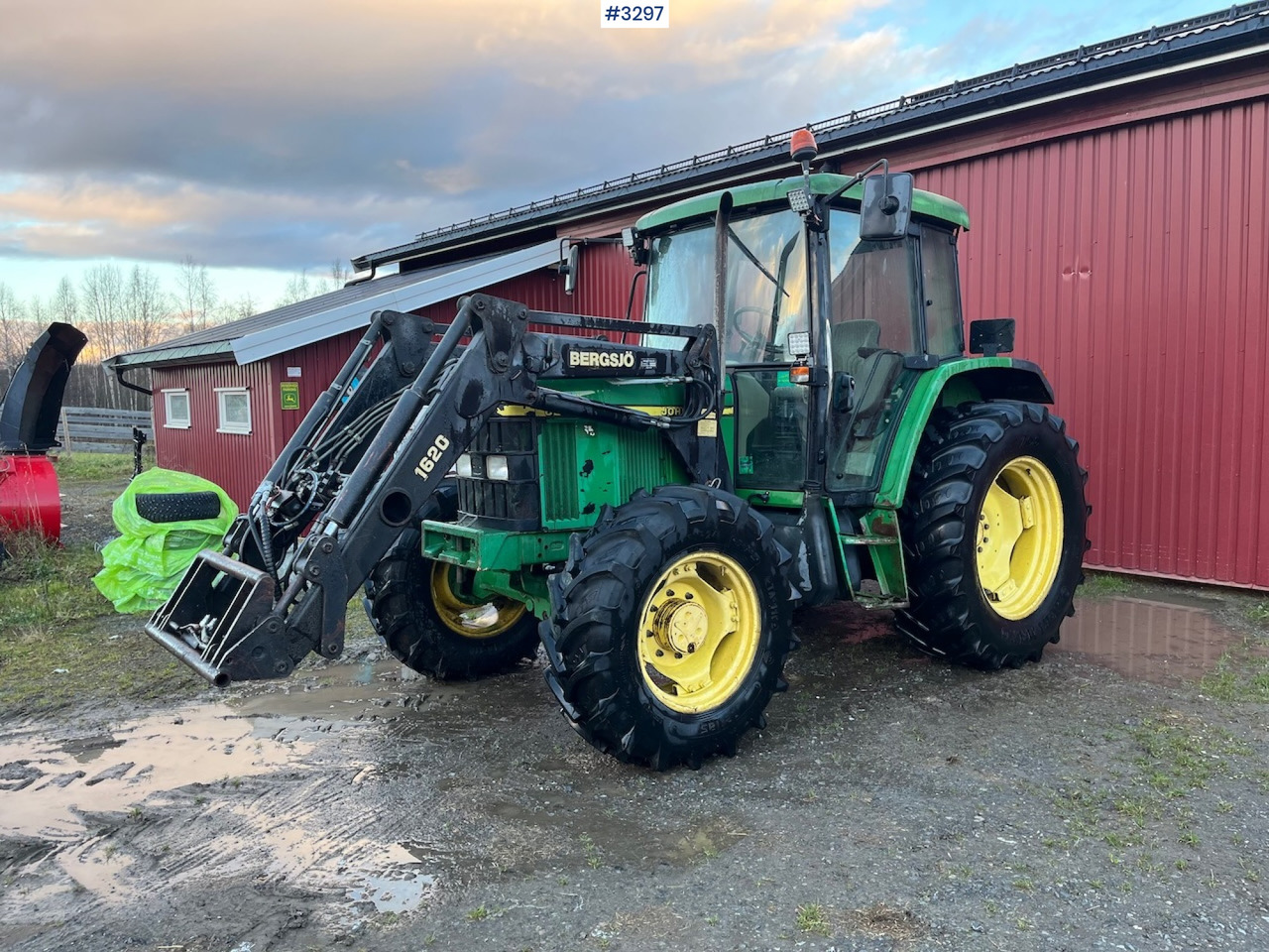 Farm tractor 1999 John Deere 6210 SE with Front Loader: picture 23