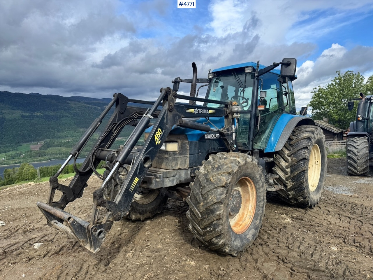 2000 New Holland TM135 4x4 w/ Front loader - Farm tractor: picture 2 2000 New Holland TM135 4x4 w/ Front loader - Farm tractor: picture 2