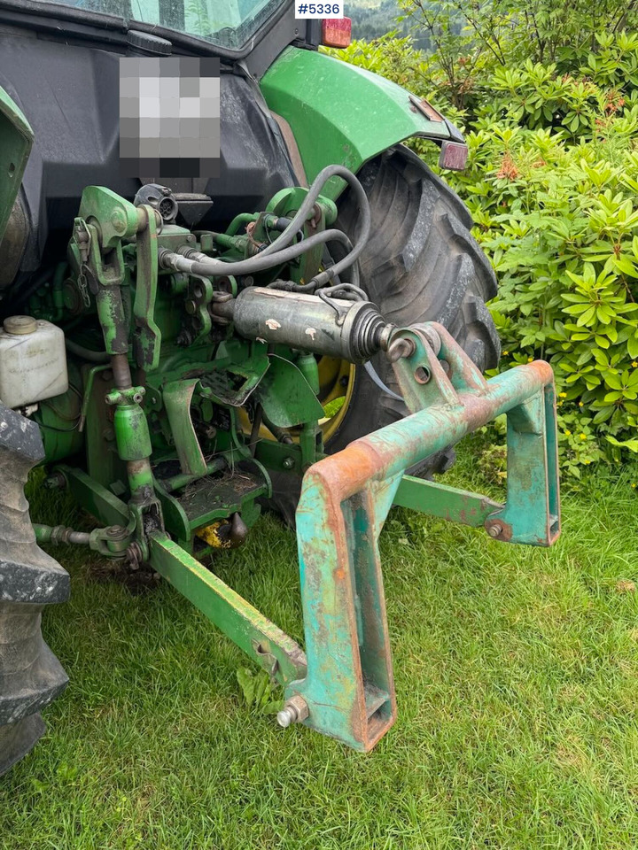Farm tractor 2001 John Deere 5500: picture 10