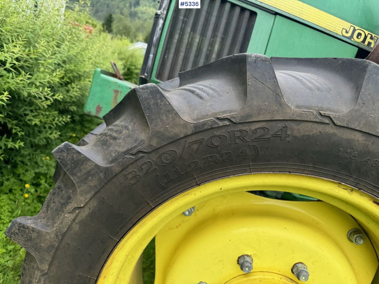 Farm tractor 2001 John Deere 5500: picture 14