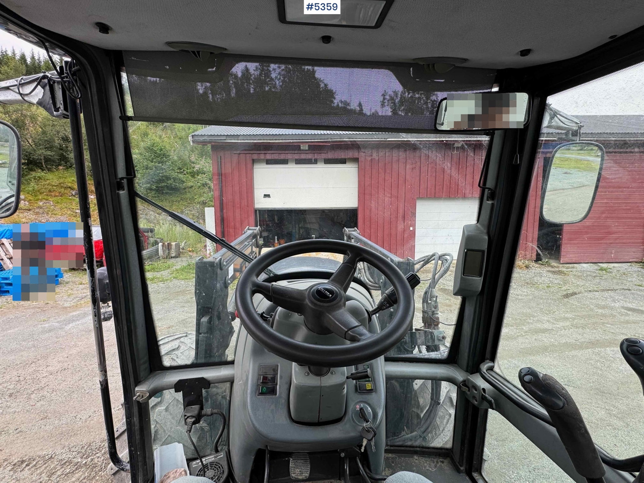Farm tractor 2004 Valtra M120-4 w/ loader and bucket: picture 9