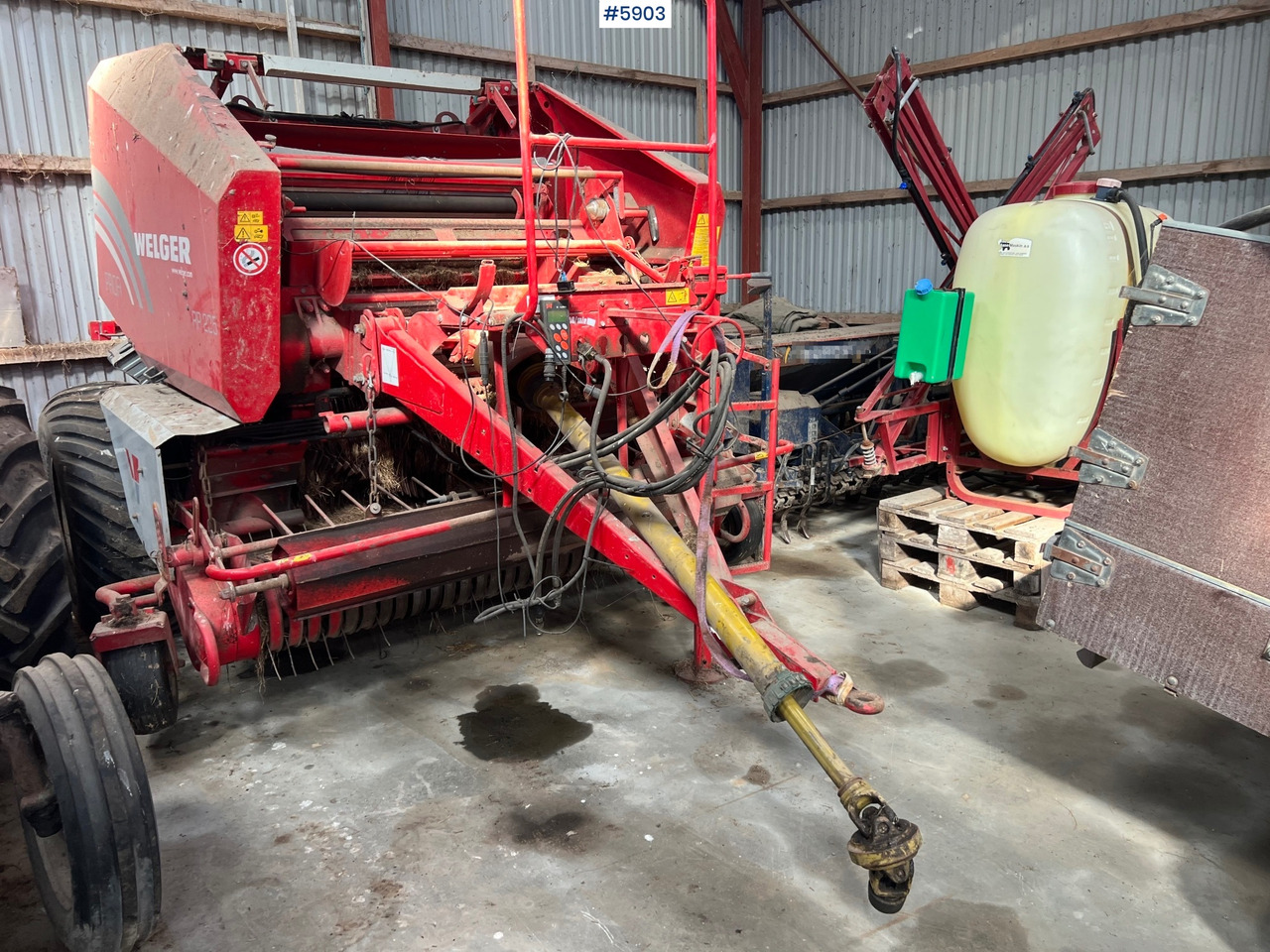 2005 Welger RP 235 press w/ net - Hay and forage equipment: picture 4 2005 Welger RP 235 press w/ net - Hay and forage equipment: picture 4