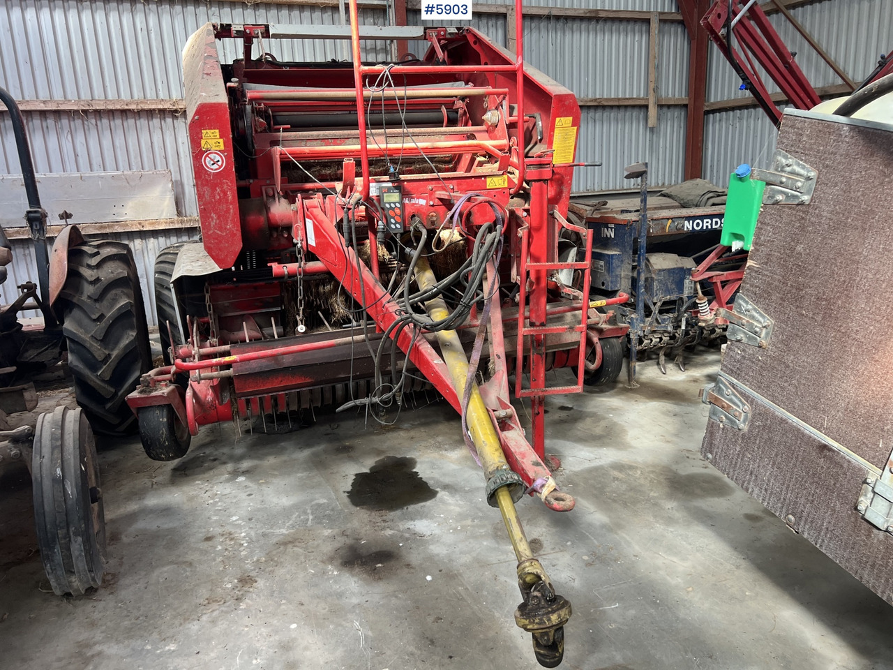 2005 Welger RP 235 press w/ net - Hay and forage equipment: picture 1 2005 Welger RP 235 press w/ net - Hay and forage equipment: picture 1