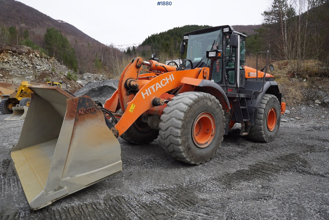 2012 Hitachi ZW220 - Wheel loader: picture 2 2012 Hitachi ZW220 - Wheel loader: picture 2