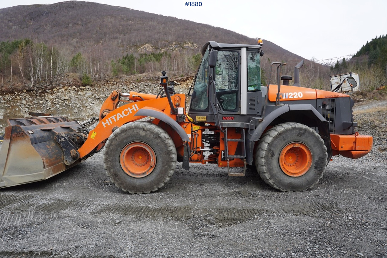 2012 Hitachi ZW220 - Wheel loader: picture 1 2012 Hitachi ZW220 - Wheel loader: picture 1
