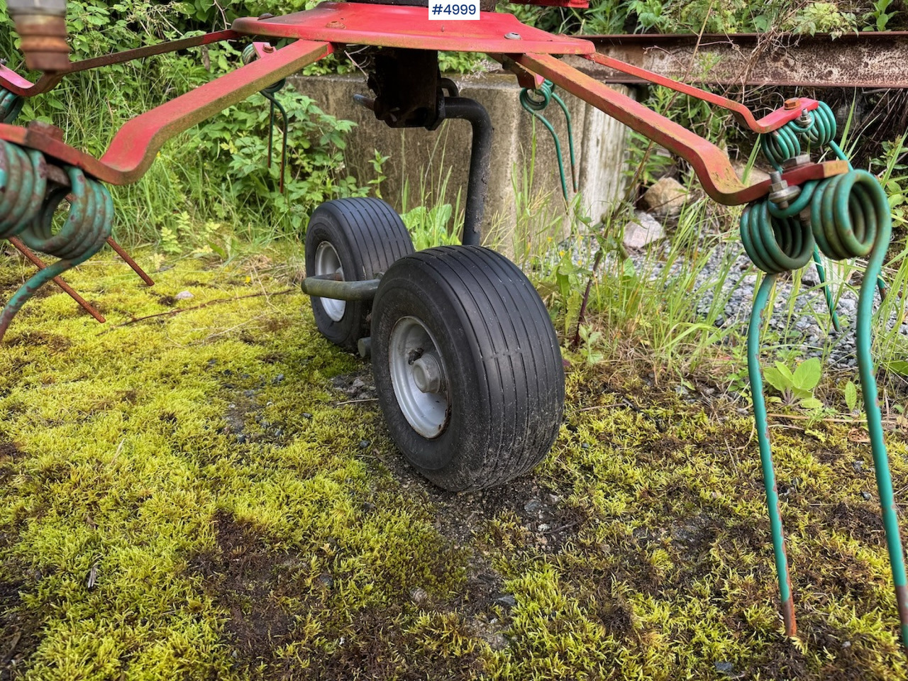 2012 Kverneland Taarup 8052 Spreader harrow - Hay and forage equipment: picture 4 2012 Kverneland Taarup 8052 Spreader harrow - Hay and forage equipment: picture 4