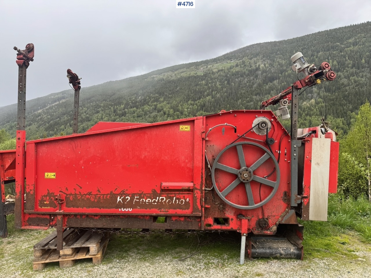 2012 TKS R2 feed table, 2007 TKS R1 feed table, TKS 1600 combination cutter - Hay and forage equipment: picture 1 2012 TKS R2 feed table, 2007 TKS R1 feed table, TKS 1600 combination cutter - Hay and forage equipment: picture 1