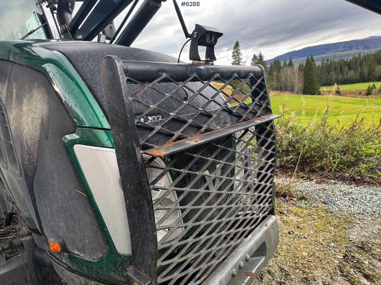 Farm tractor 2013 Valtra T203 w/ Trima front loader, snow bucket, gravel bucket, pallet forks and timber clamp!: picture 15 Farm tractor 2013 Valtra T203 w/ Trima front loader, snow bucket, gravel bucket, pallet forks and timber clamp!: picture 15