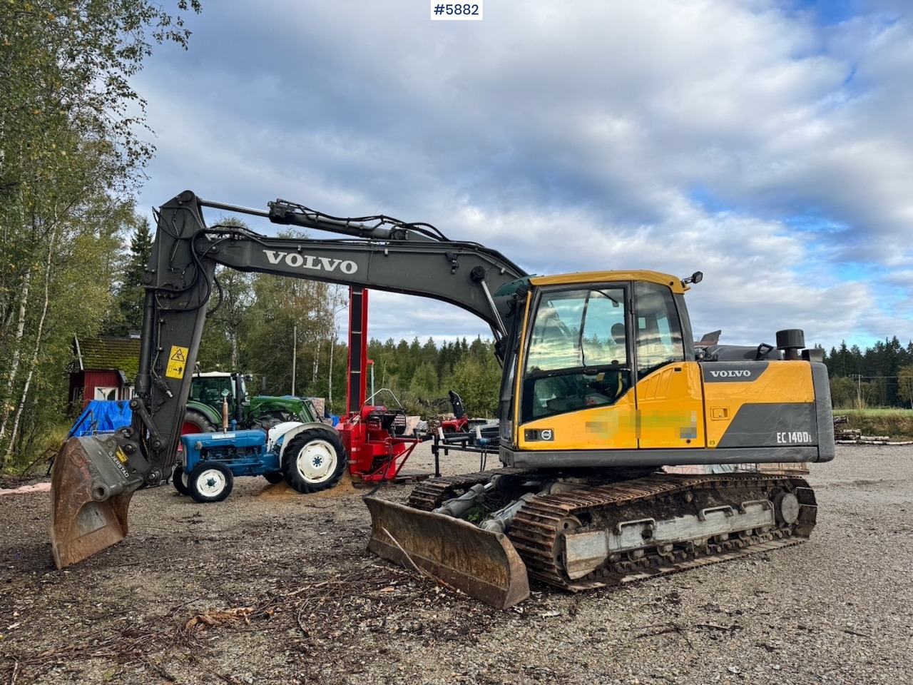2013 Volvo EC140DL Crawler Excavator w/ Cleaning Bucket. - Excavator: picture 1 2013 Volvo EC140DL Crawler Excavator w/ Cleaning Bucket. - Excavator: picture 1
