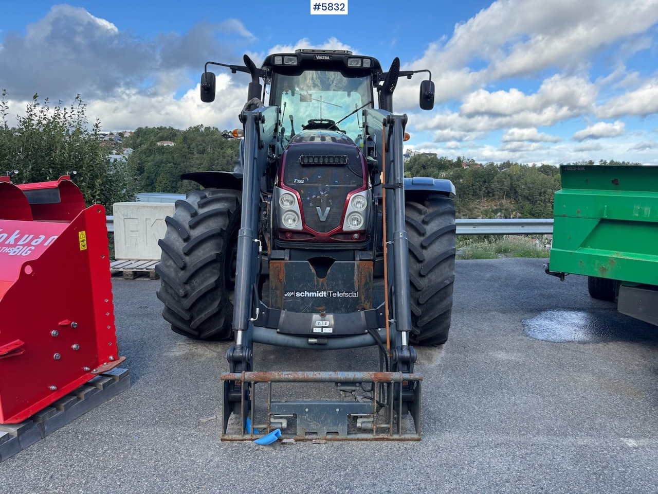 2014 Valtra T193 H w/ front loader and plow plate. - Farm tractor: picture 3 2014 Valtra T193 H w/ front loader and plow plate. - Farm tractor: picture 3