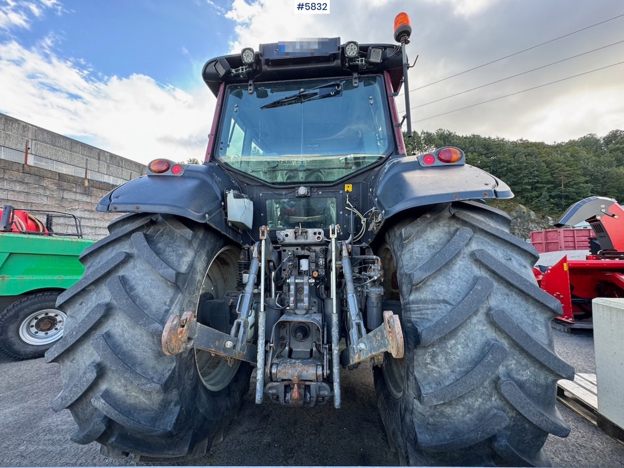 Farm tractor 2014 Valtra T193 H w/ front loader and plow plate.: picture 11