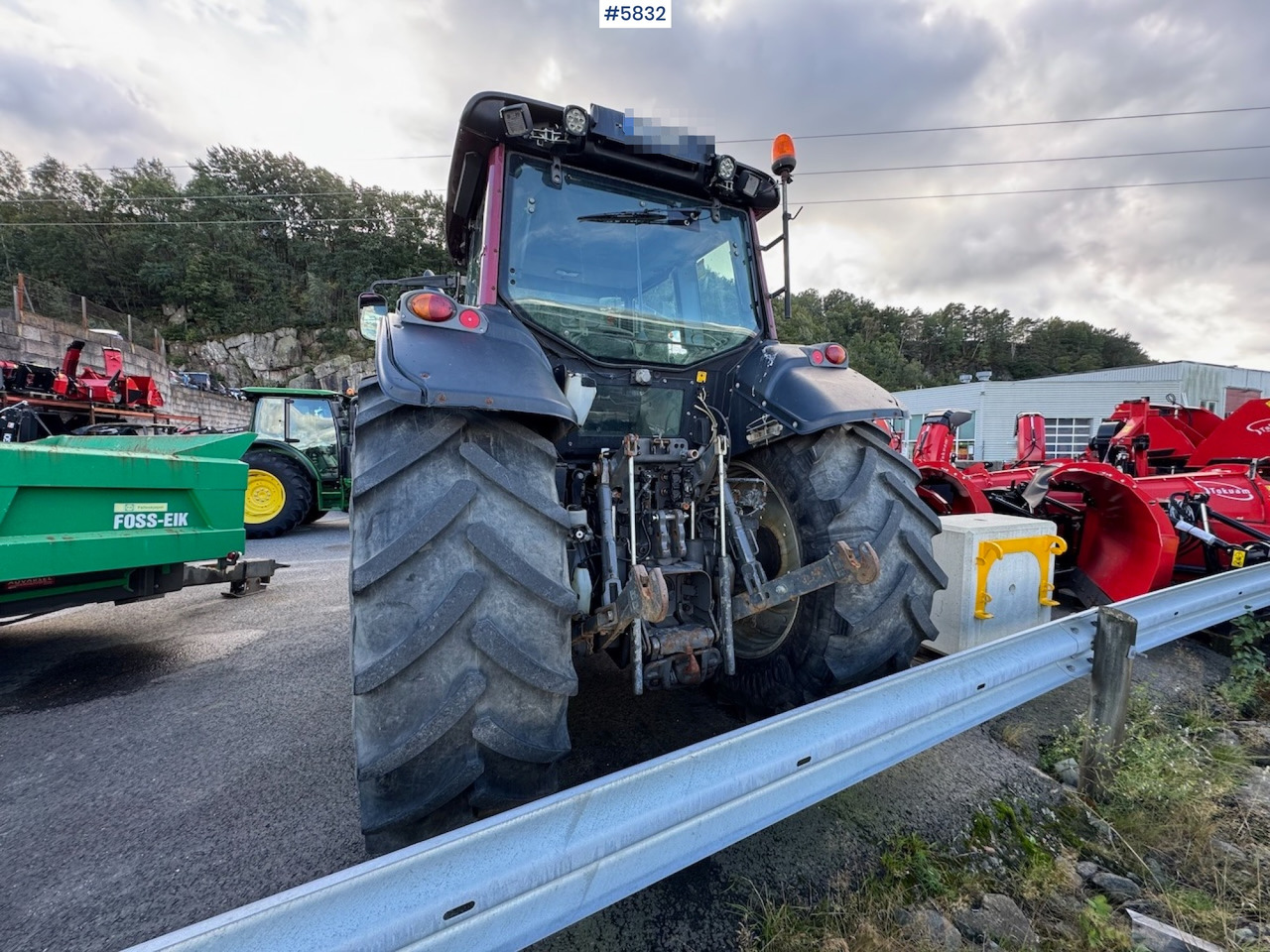 Farm tractor 2014 Valtra T193 H w/ front loader and plow plate.: picture 13