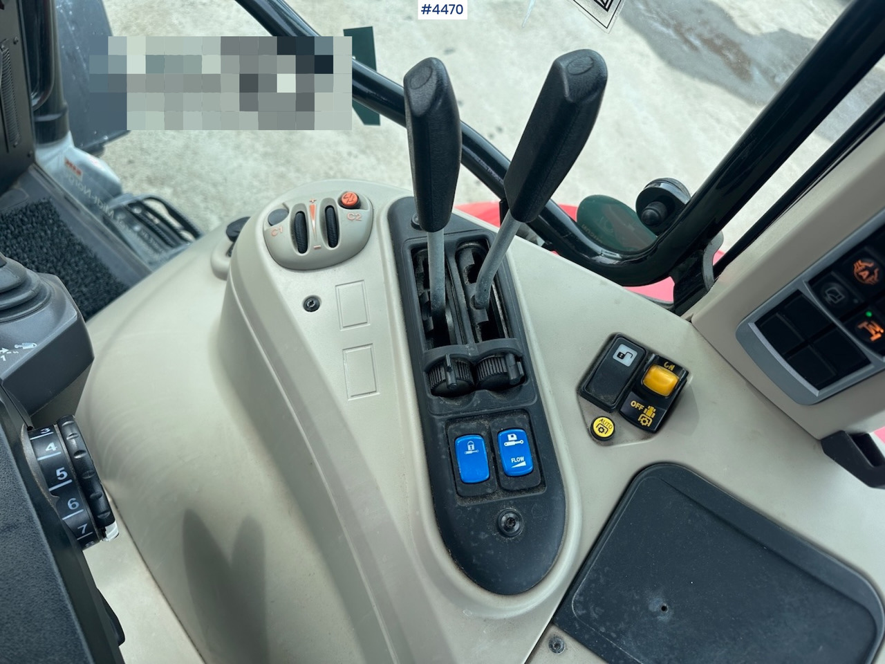 Farm tractor 2018 Massey Ferguson MF5713 S w/ 2020 Dalen snow blower: picture 19 Farm tractor 2018 Massey Ferguson MF5713 S w/ 2020 Dalen snow blower: picture 19