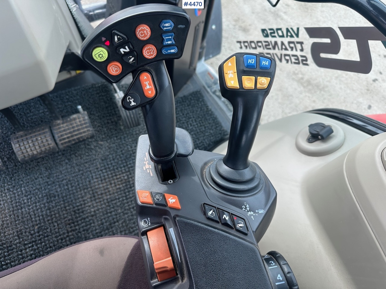 Farm tractor 2018 Massey Ferguson MF5713 S w/ 2020 Dalen snow blower: picture 18 Farm tractor 2018 Massey Ferguson MF5713 S w/ 2020 Dalen snow blower: picture 18