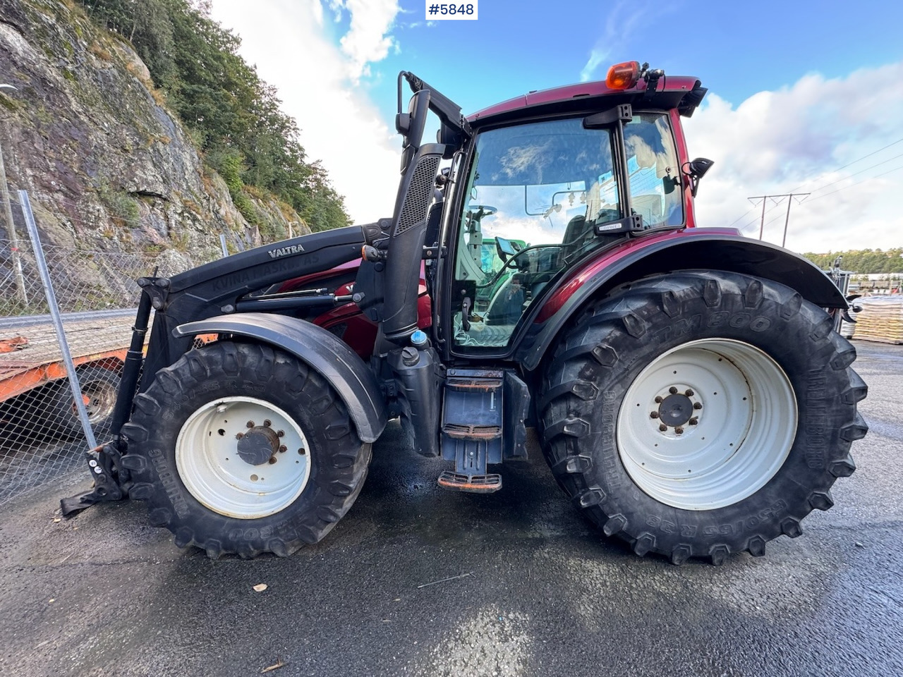2018 Valtra N174 w/ front loader and plow plate. - Farm tractor: picture 1 2018 Valtra N174 w/ front loader and plow plate. - Farm tractor: picture 1