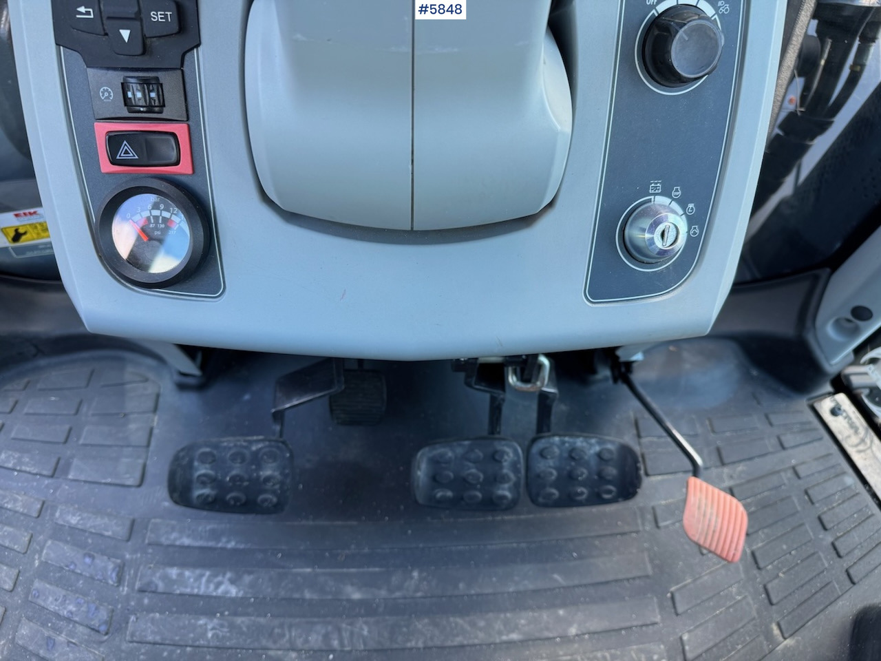 2018 Valtra N174 w/ front loader and plow plate. leasing 2018 Valtra N174 w/ front loader and plow plate.: picture 19
