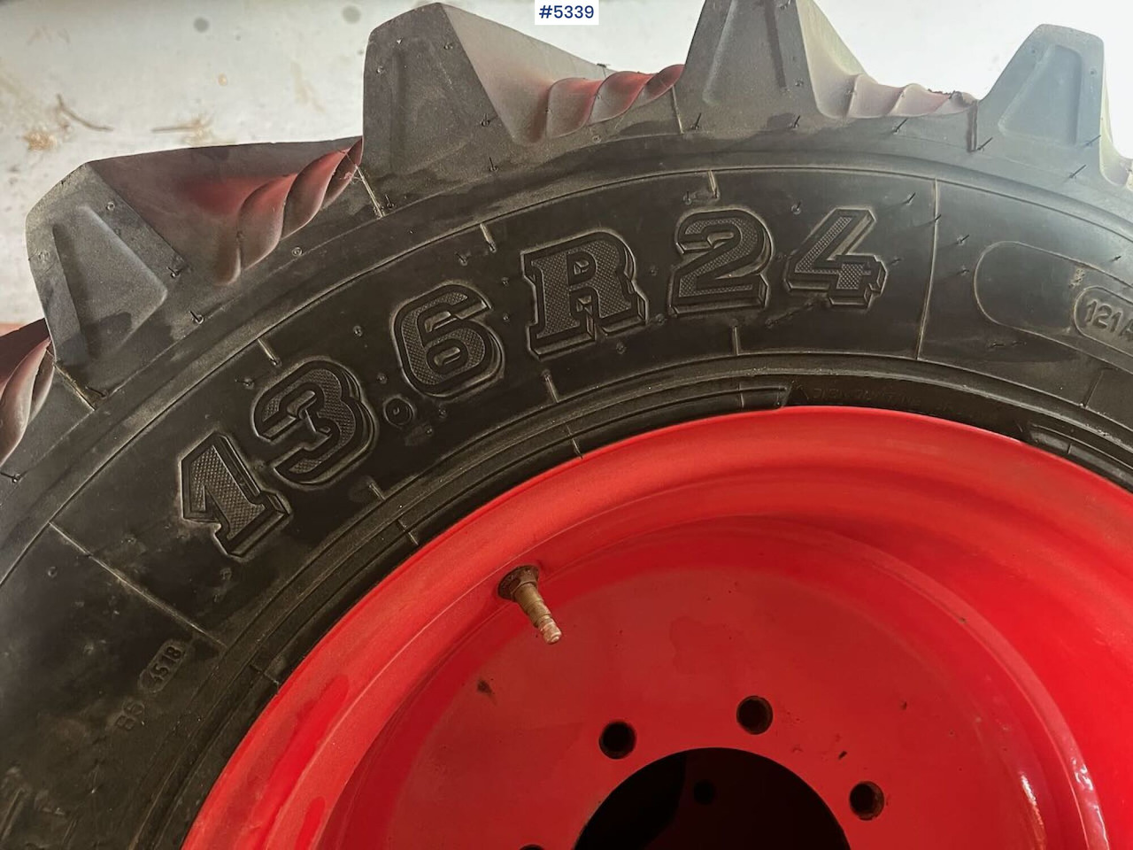 4 tractor tires with studs - Tire for Farm tractor: picture 2 4 tractor tires with studs - Tire for Farm tractor: picture 2