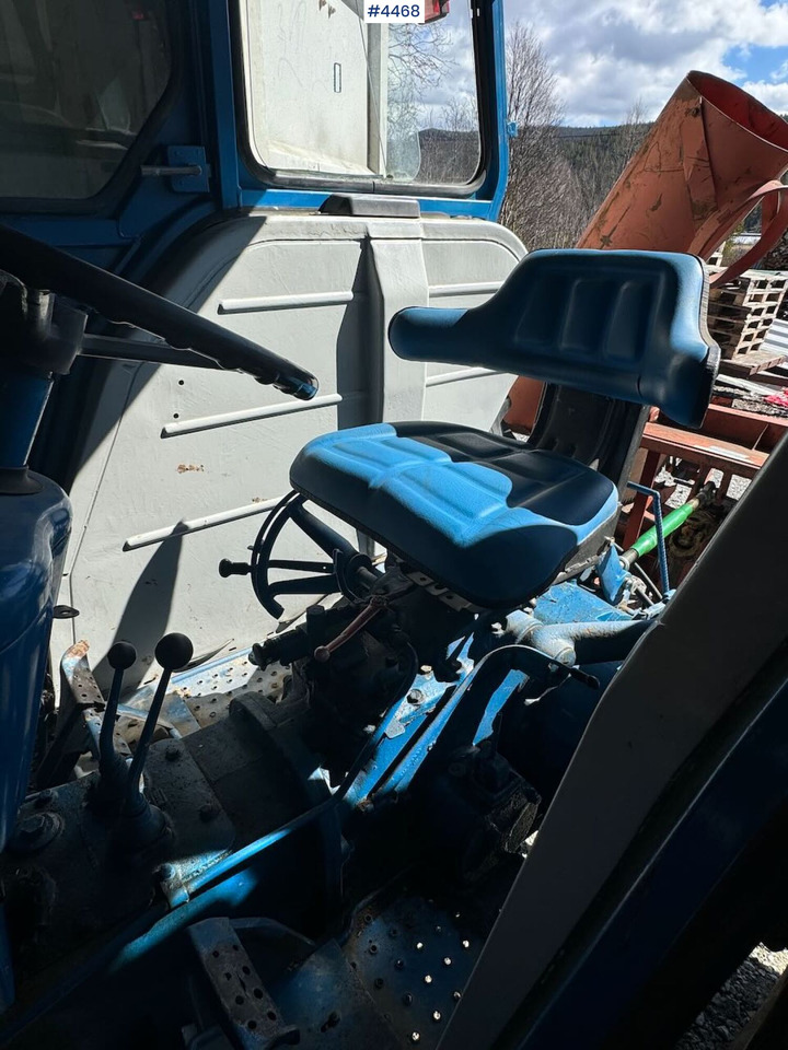 Farm tractor Ford 4000 4x2 - approx. 1970 model: picture 14