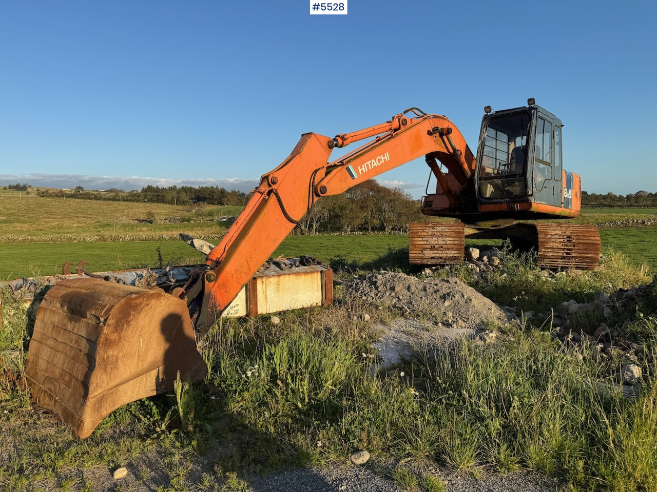 Hitachi EX 120-2. - Excavator: picture 1 Hitachi EX 120-2. - Excavator: picture 1