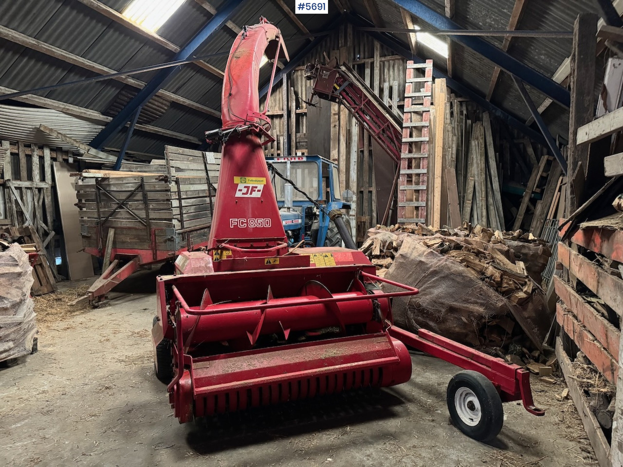 JF FC 850 Fine shredder + a dividing machine. - Hay and forage equipment: picture 1 JF FC 850 Fine shredder + a dividing machine. - Hay and forage equipment: picture 1