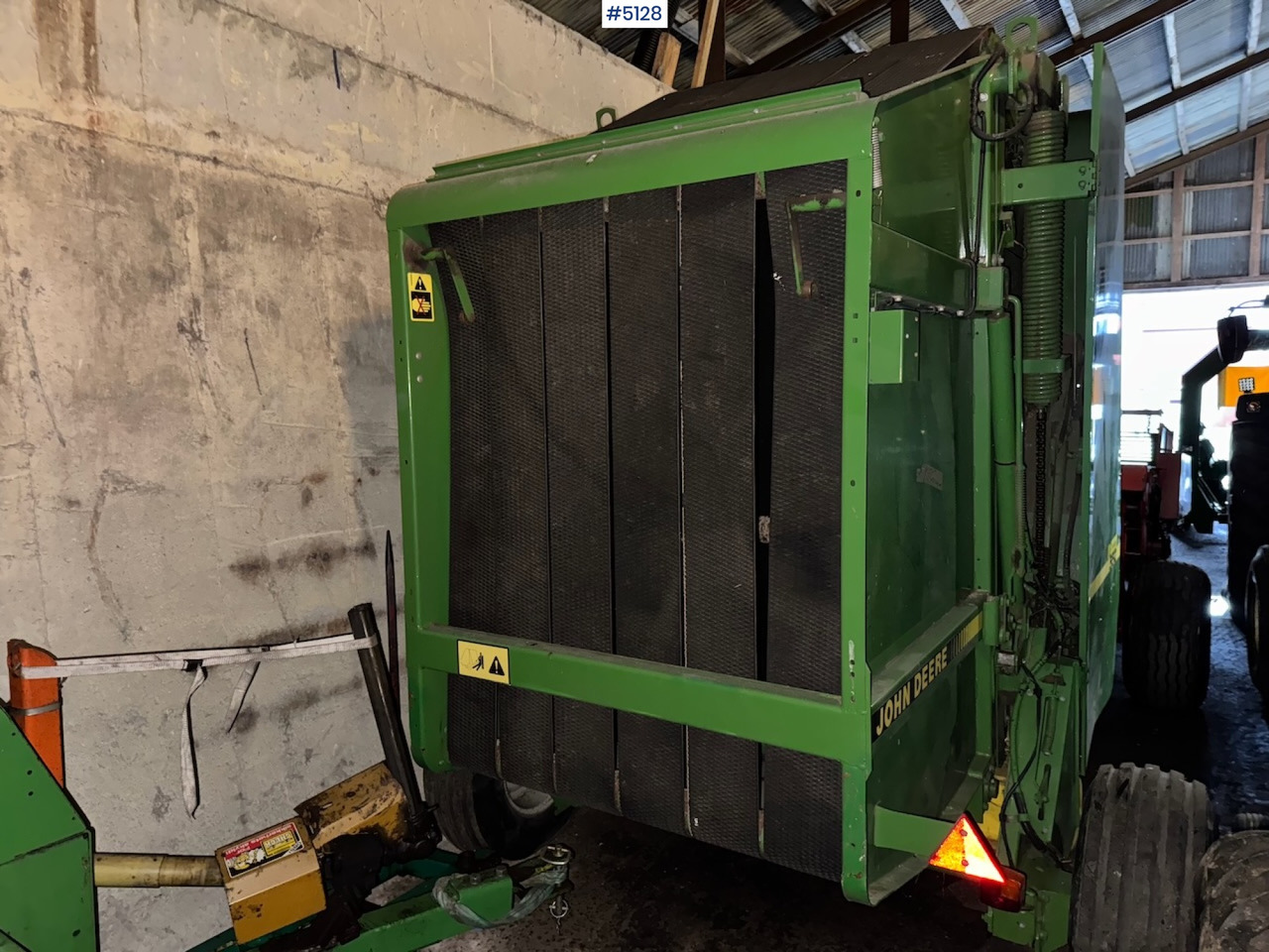 John Deere 550 Round Baler - Hay and forage equipment: picture 1 John Deere 550 Round Baler - Hay and forage equipment: picture 1