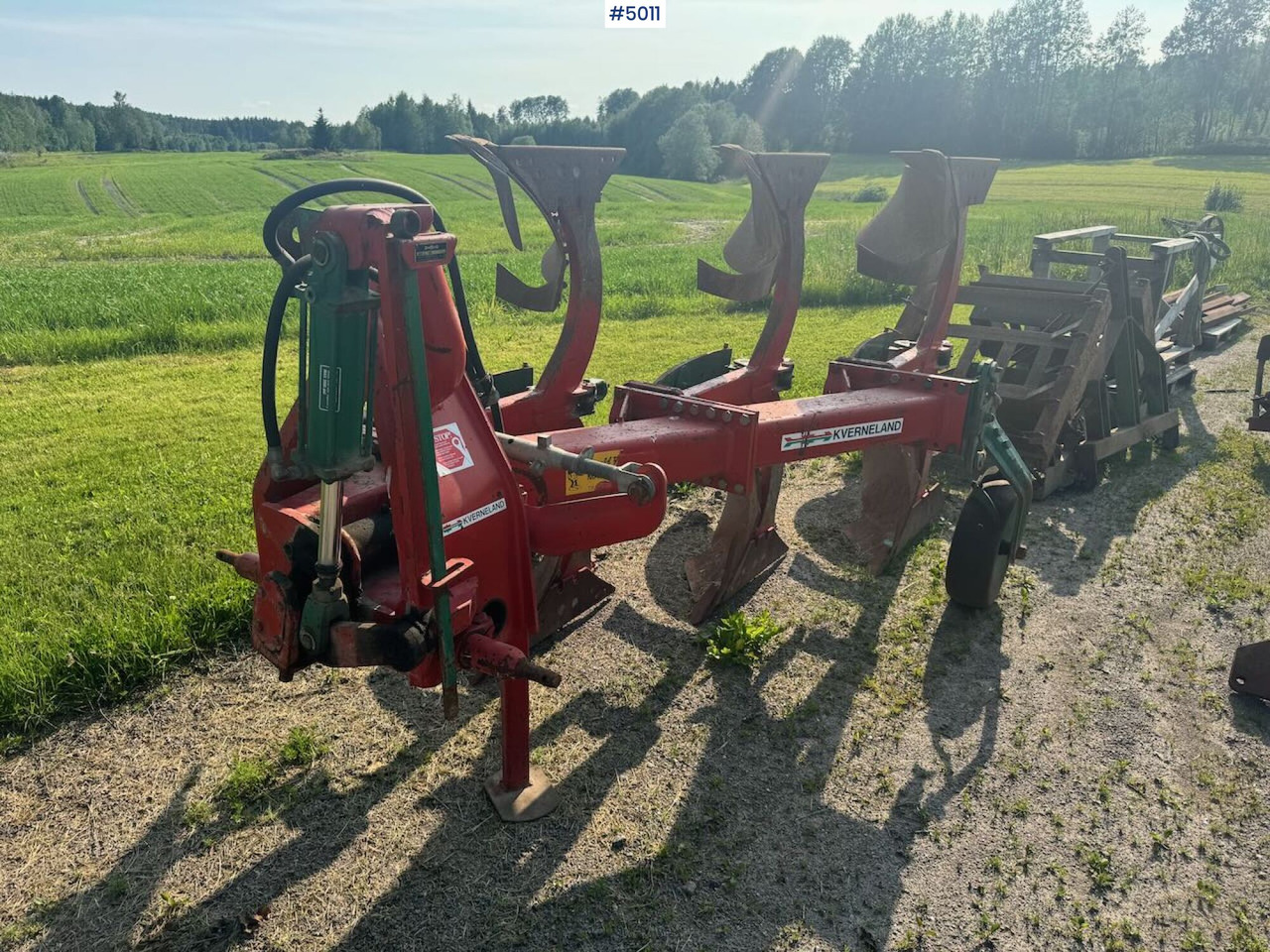 Kverneland Mod. E 3-blade reversible plough - Soil tillage equipment: picture 4 Kverneland Mod. E 3-blade reversible plough - Soil tillage equipment: picture 4
