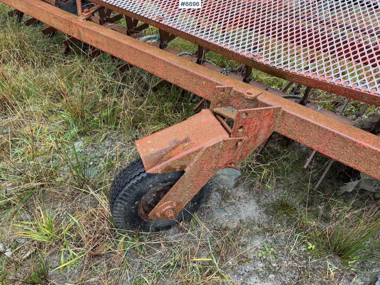 Soil tillage equipment Kverneland stone rake 4 m.: picture 17