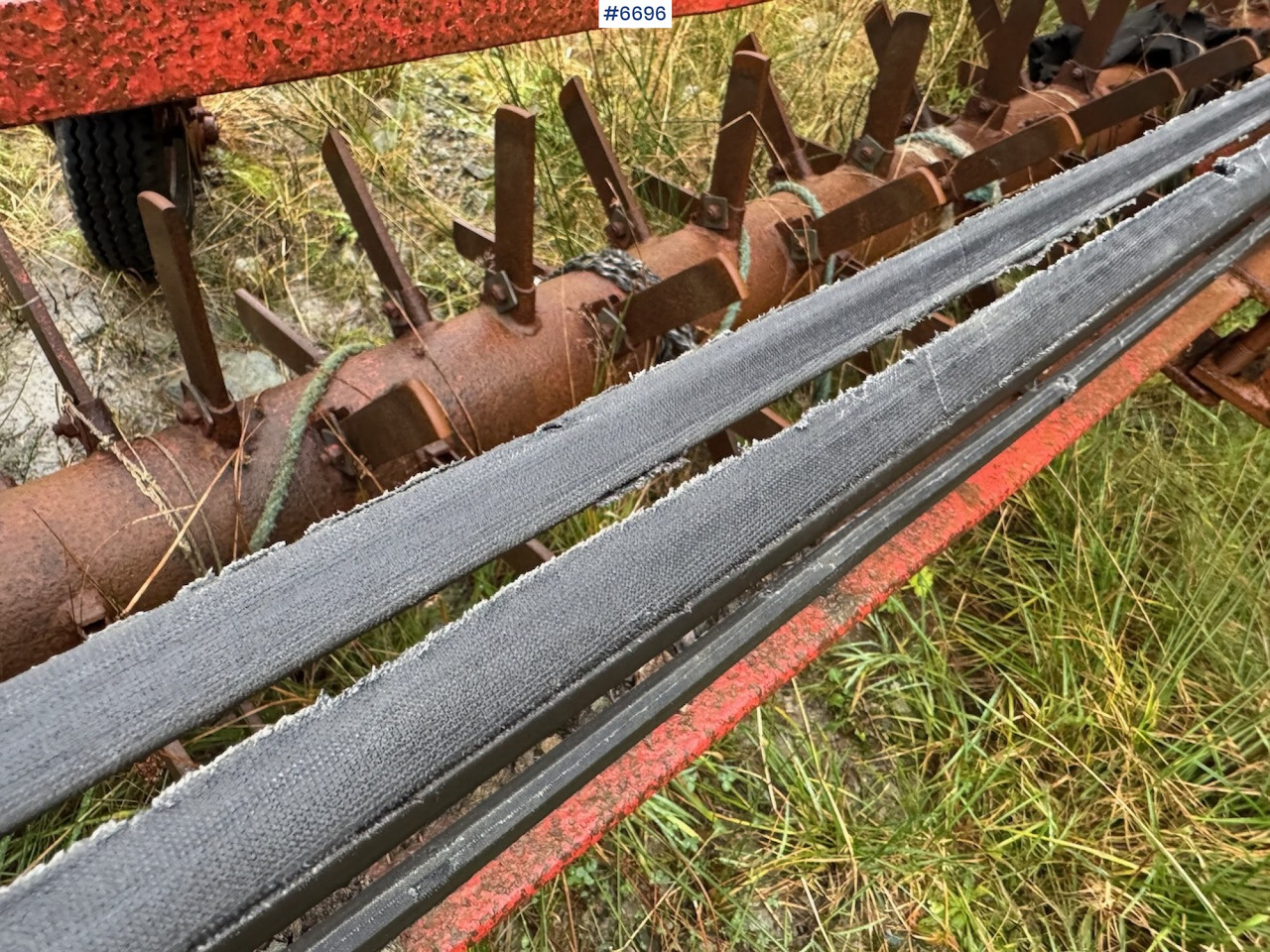 Soil tillage equipment Kverneland stone rake 4 m.: picture 13