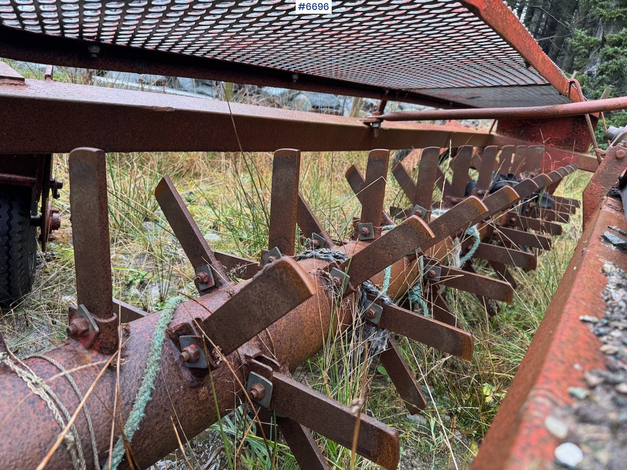 Soil tillage equipment Kverneland stone rake 4 m.: picture 11