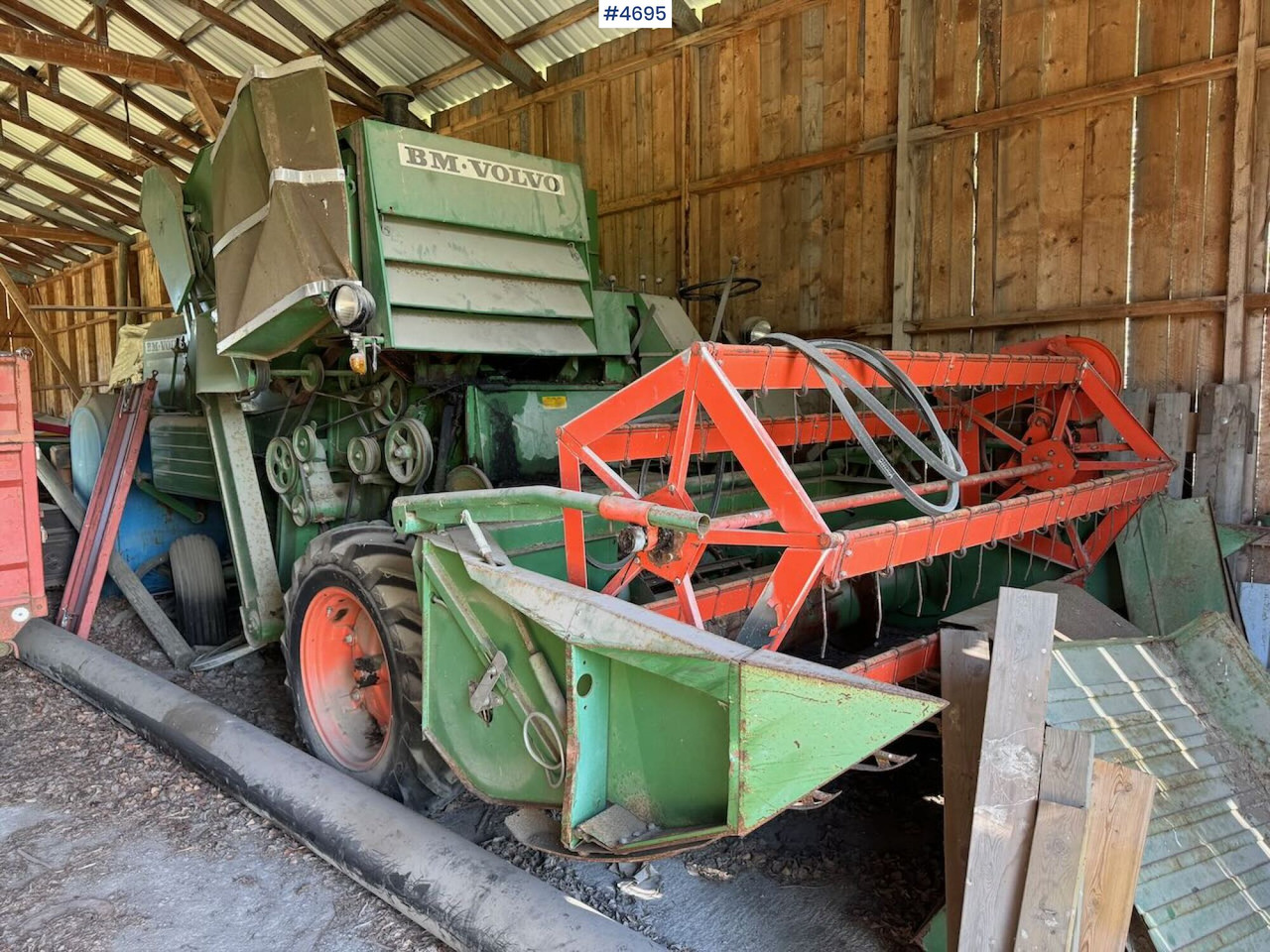 Volvo Aktiv 800 Combine harvester - Combine harvester: picture 1 Volvo Aktiv 800 Combine harvester - Combine harvester: picture 1