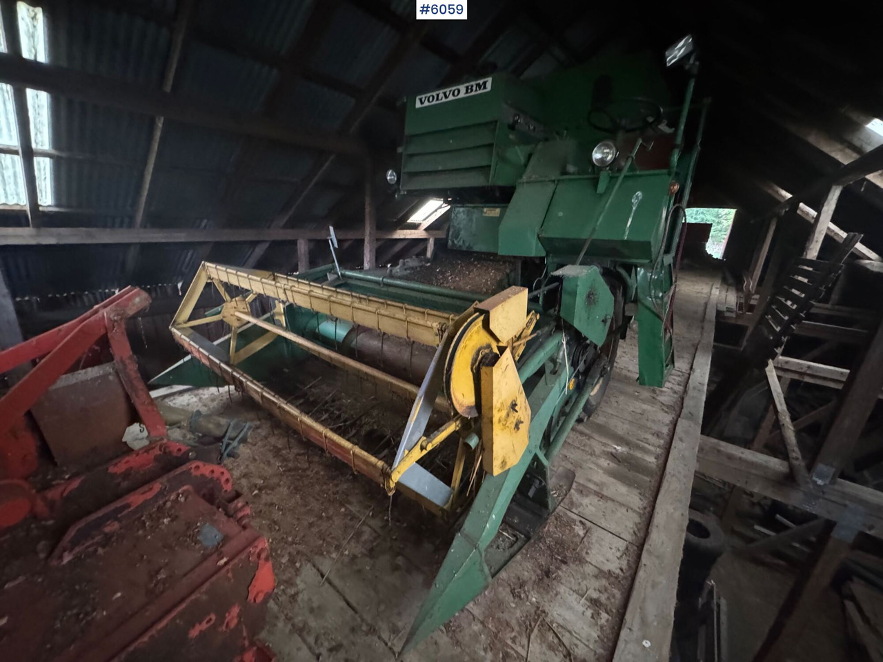 Volvo BM Aktiv 800 combine harvester - Combine harvester: picture 1 Volvo BM Aktiv 800 combine harvester - Combine harvester: picture 1