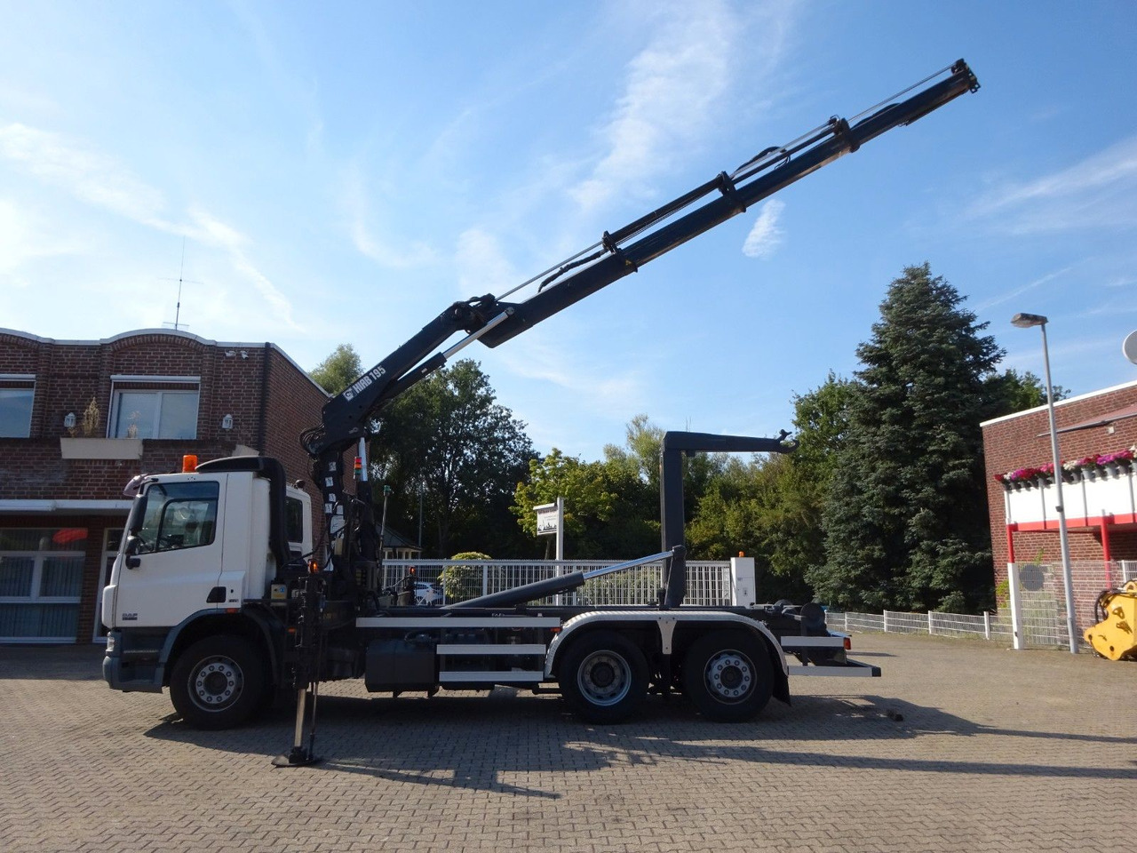 DAF 28-250 CF Abroller + HIA B195-3 Kran - Hook lift truck, Crane truck: picture 1 DAF 28-250 CF Abroller + HIA B195-3 Kran - Hook lift truck, Crane truck: picture 1